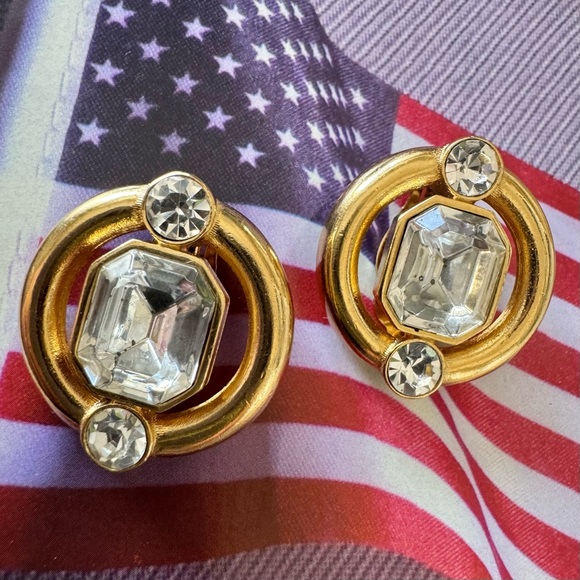 Givenchy Clip-on Earrings Vintage Goldtone - Picture 1 of 7